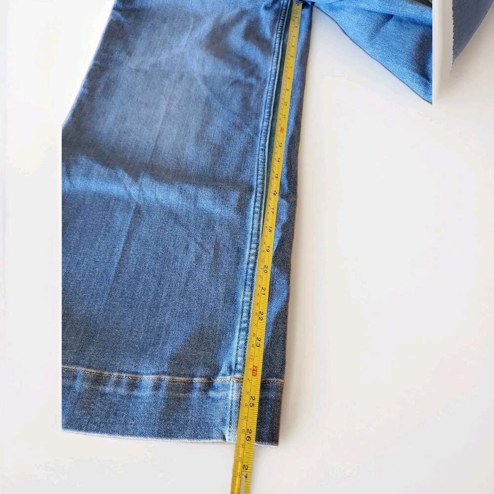 NWT SPANX Women's Medium Wide Leg Pull On Denim Jeans Flare Crop Pants - Picture 3 of 6